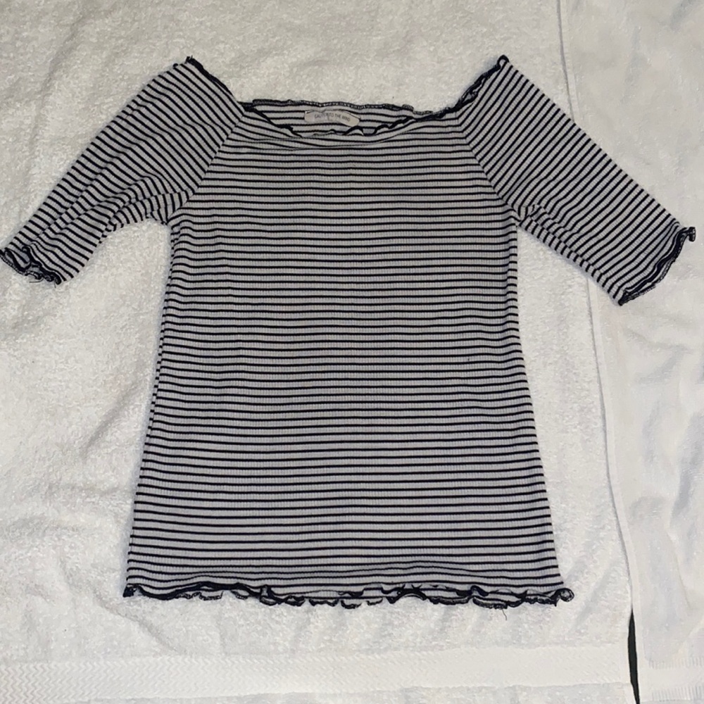 BLACK/WHITE STRIPPED OFF SHOULDER SHIRT